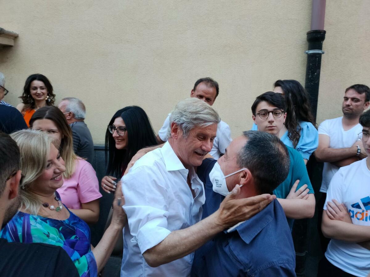 Militello, Elezioni Regionali: oltre 5 mila voti di preferenza per il sindaco Giovanni Burtone che torna all'Assemblea Regionale Siciliana - 