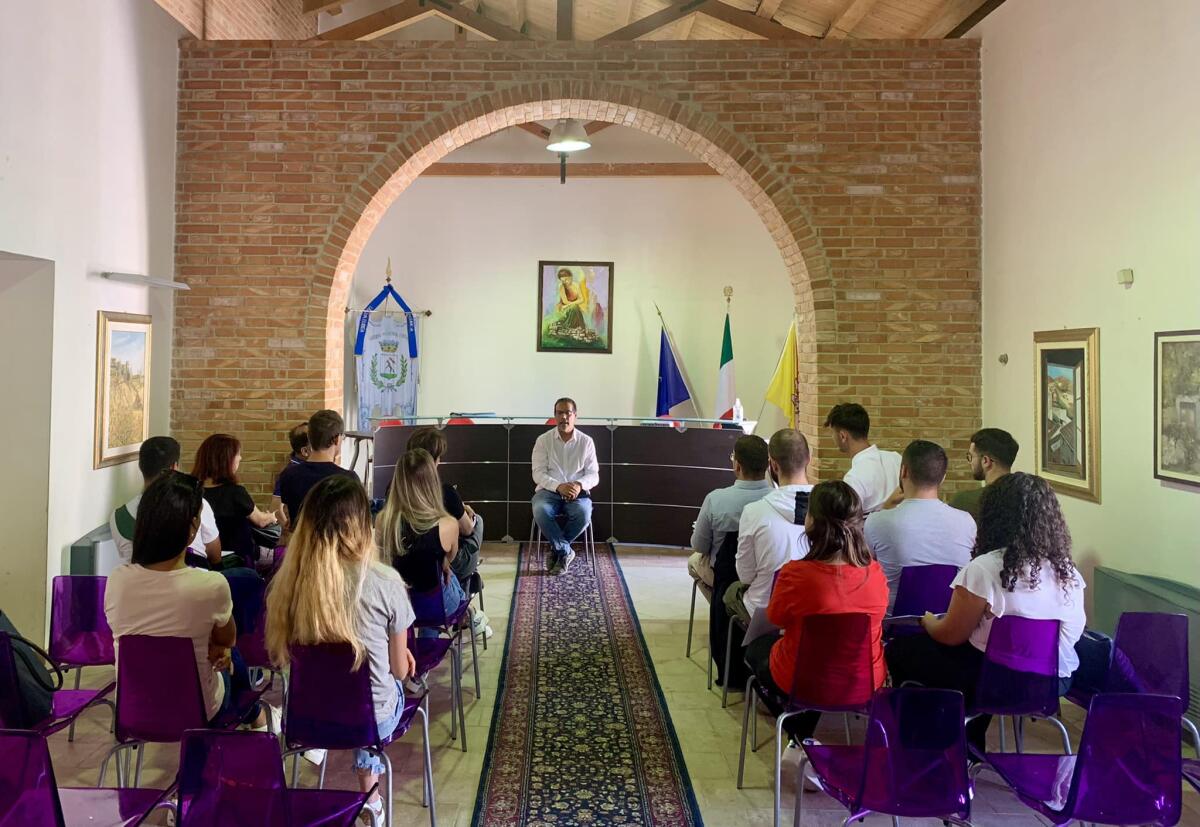 Licodia Eubea, il sindaco Randone accoglie gli operatori del Servizio civile - 