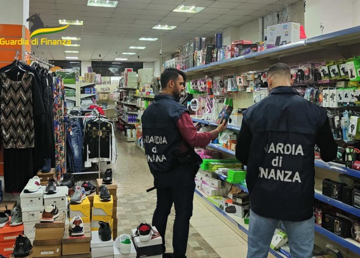 Caltagirone: la Guardia di Finanza sequestra 2.000 articoli non conformi in un negozio gestito da un cinese - 