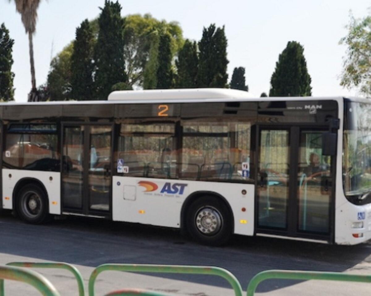 Caltagirone: servizio straordinario di trasporto pullman da e per il cimitero l'1 e il 2 novembre - 