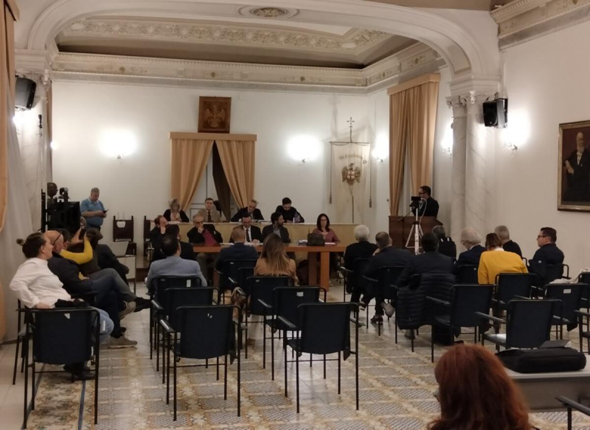 Caltagirone: ok del Consiglio comunale all'Odg su "caro energia e interventi per le imprese locali" - 