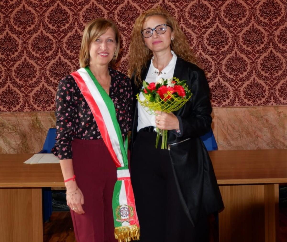 Caltagirone: la romena Gianina Marin, sposata con un calatino, è da oggi cittadina italiana - 