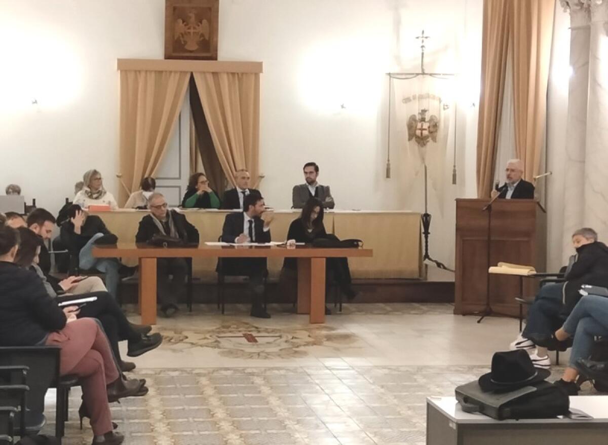 Caltagirone: i consiglieri comunali del centrodestra rinunciano al gettone di presenza della seduta - 