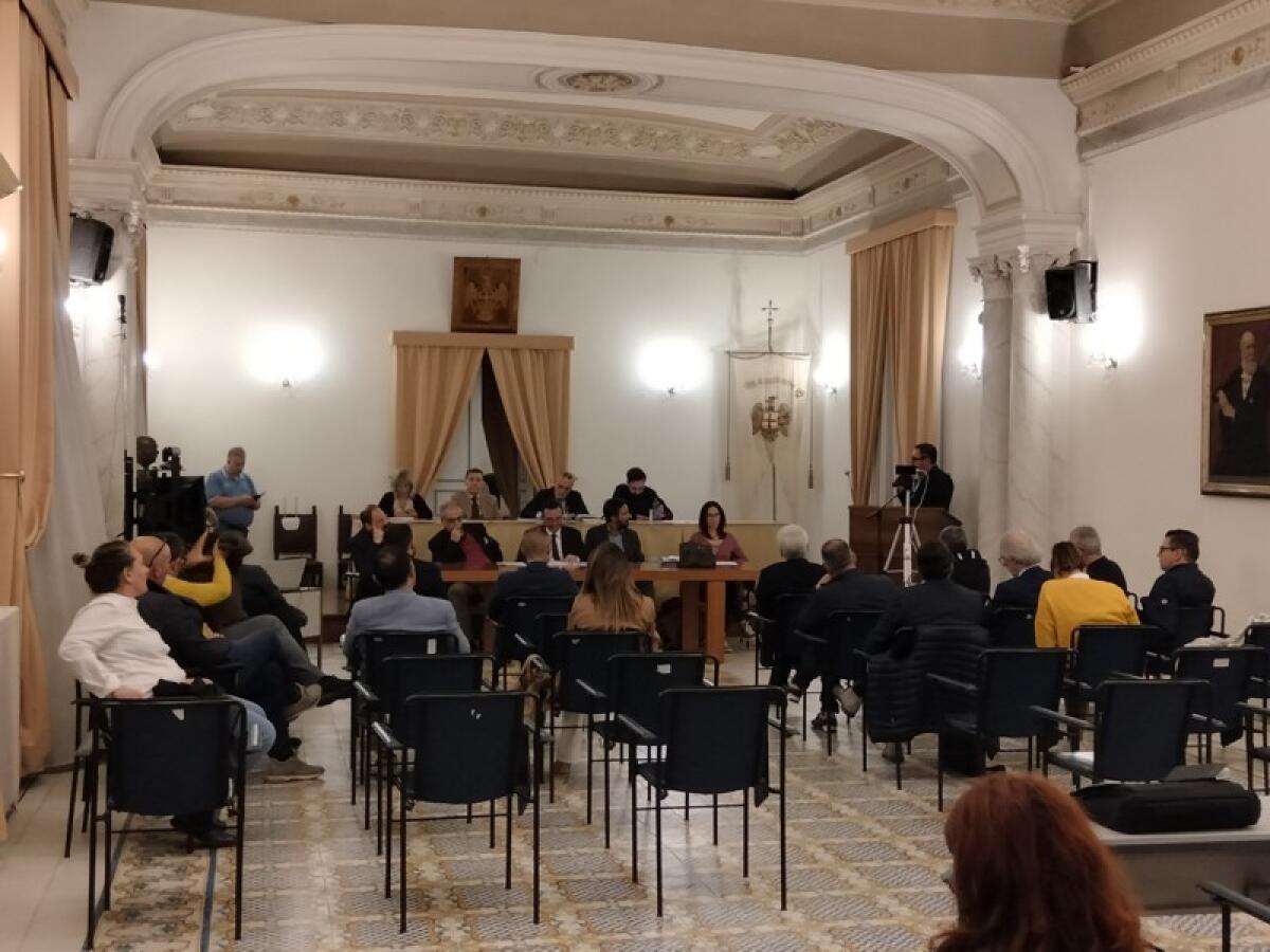 Caltagirone: lunedì alle ore 20.00 la seduta del Consiglio comunale - 