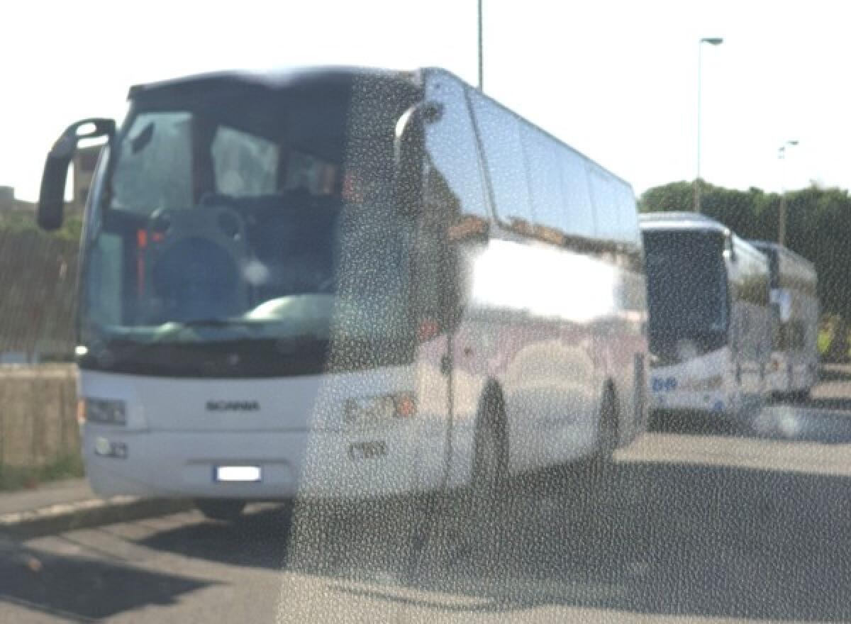 Caltagirone: bus turistici e servizio studenti parcheggiati ovunque - 