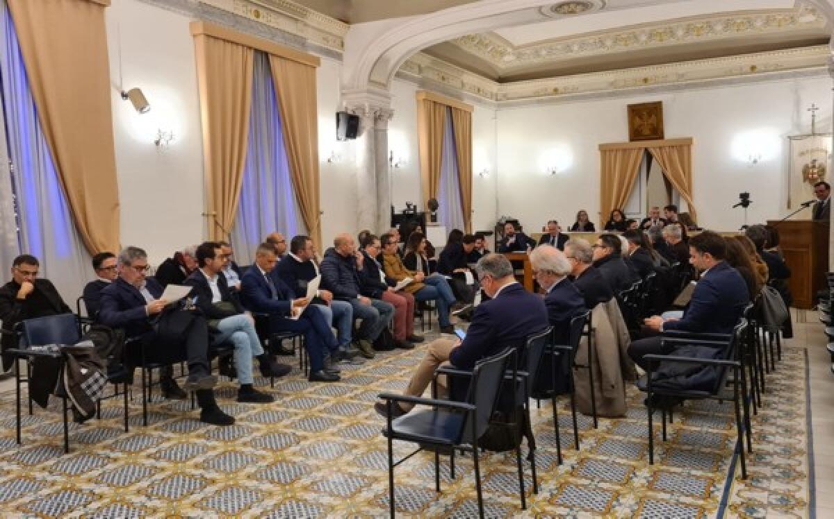 Caltagirone: il Consiglio comunale approva un ordine del giorno per la tutela dell'Ospedale "Gravina" - 