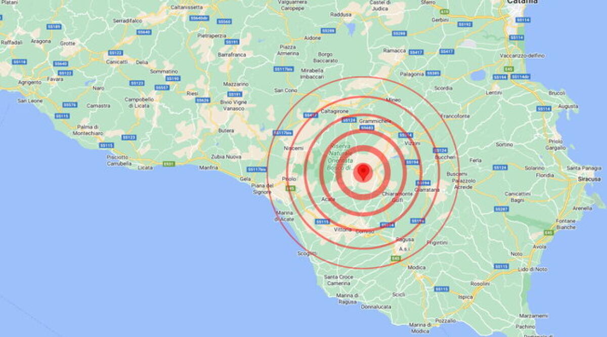 Caltagirone: il terremoto fa crollare una casa pericolante nel centro storico - 