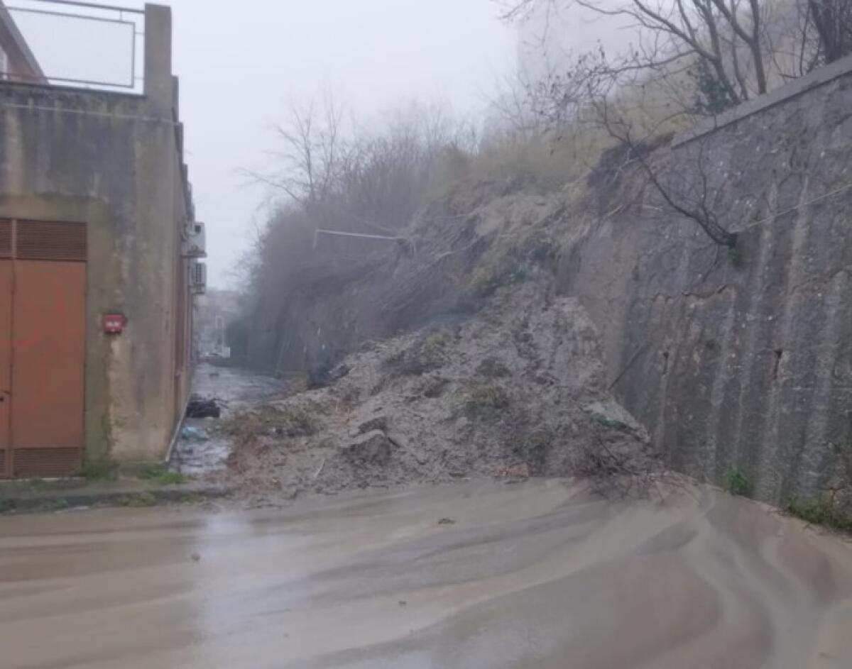 Caltagirone: chiuse strade, scuole, cimitero e villa comunale. Si fa la conta dei danni da maltempo - 