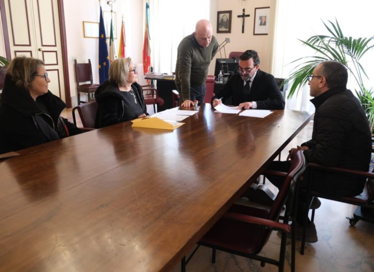 Caltagirone: il Comune sottoscrive una convenzione per minori "difficli", con Ufficio di servizio sociale per i minorenni - 