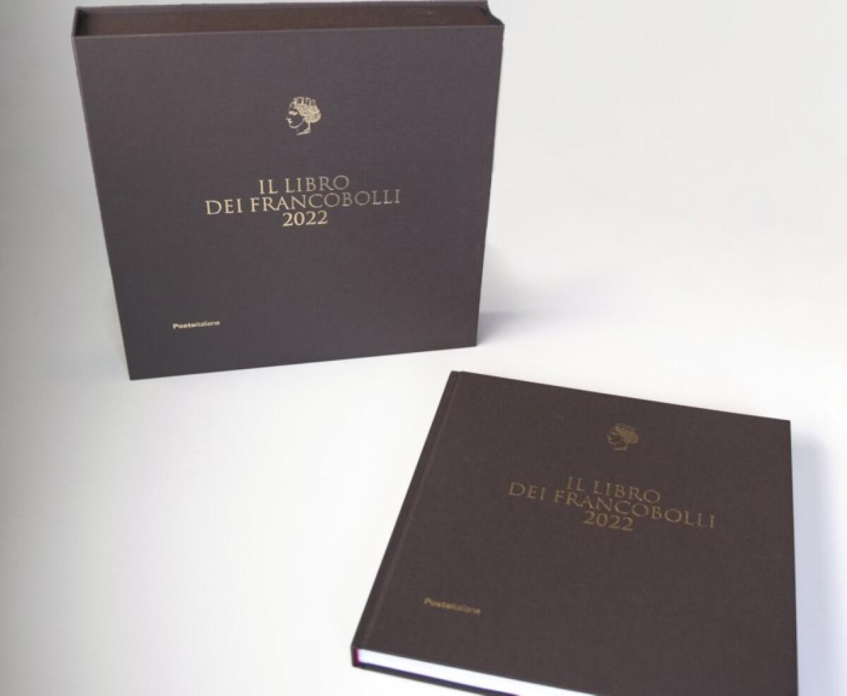Caltagirone: all'ufficio postale il Libro dei Francobolli 2022 - 