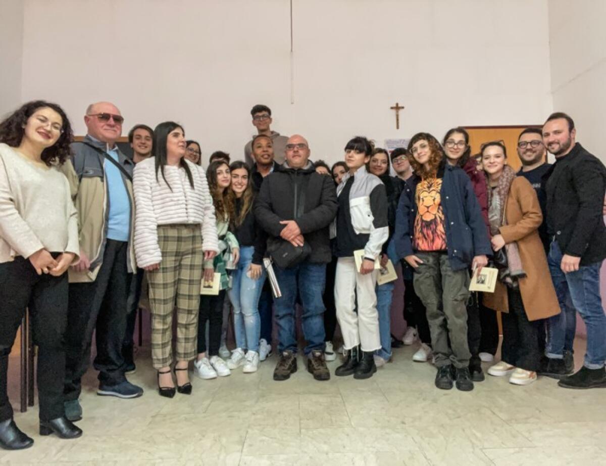 Caltagirone: ”Un dialogo al buio”, liceali incontrano persone non vedenti - 