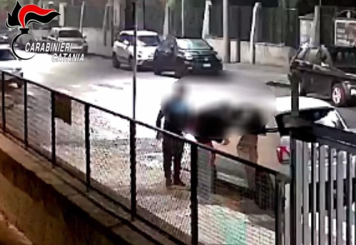 Caltagirone: tentato furto d'auto, i Carabinieri denunciato un catanese di 25 anni - 