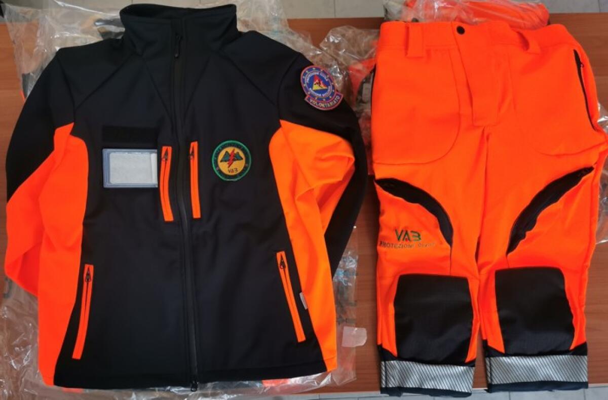 Scordia: la Società Cooperativa "I Girasoli" dona le divise di protezione Civile alla VAB Scordia - 