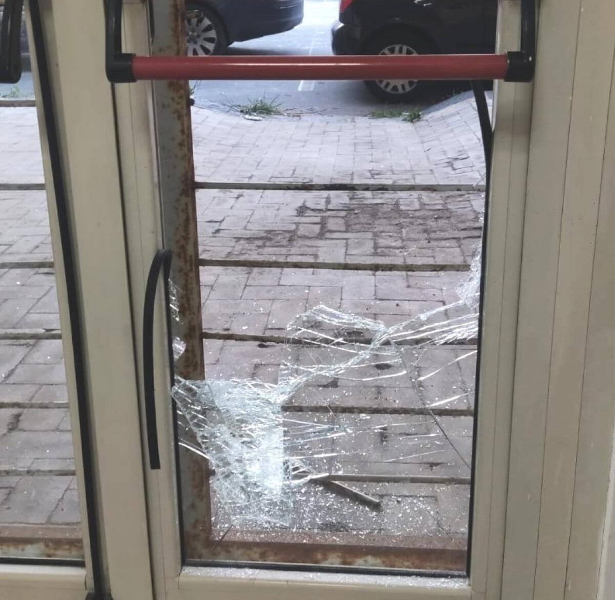 Caltagirone: auto rubata in pieno centro, danneggiamenti e furti ai distributori automatici di snack e bevande - 