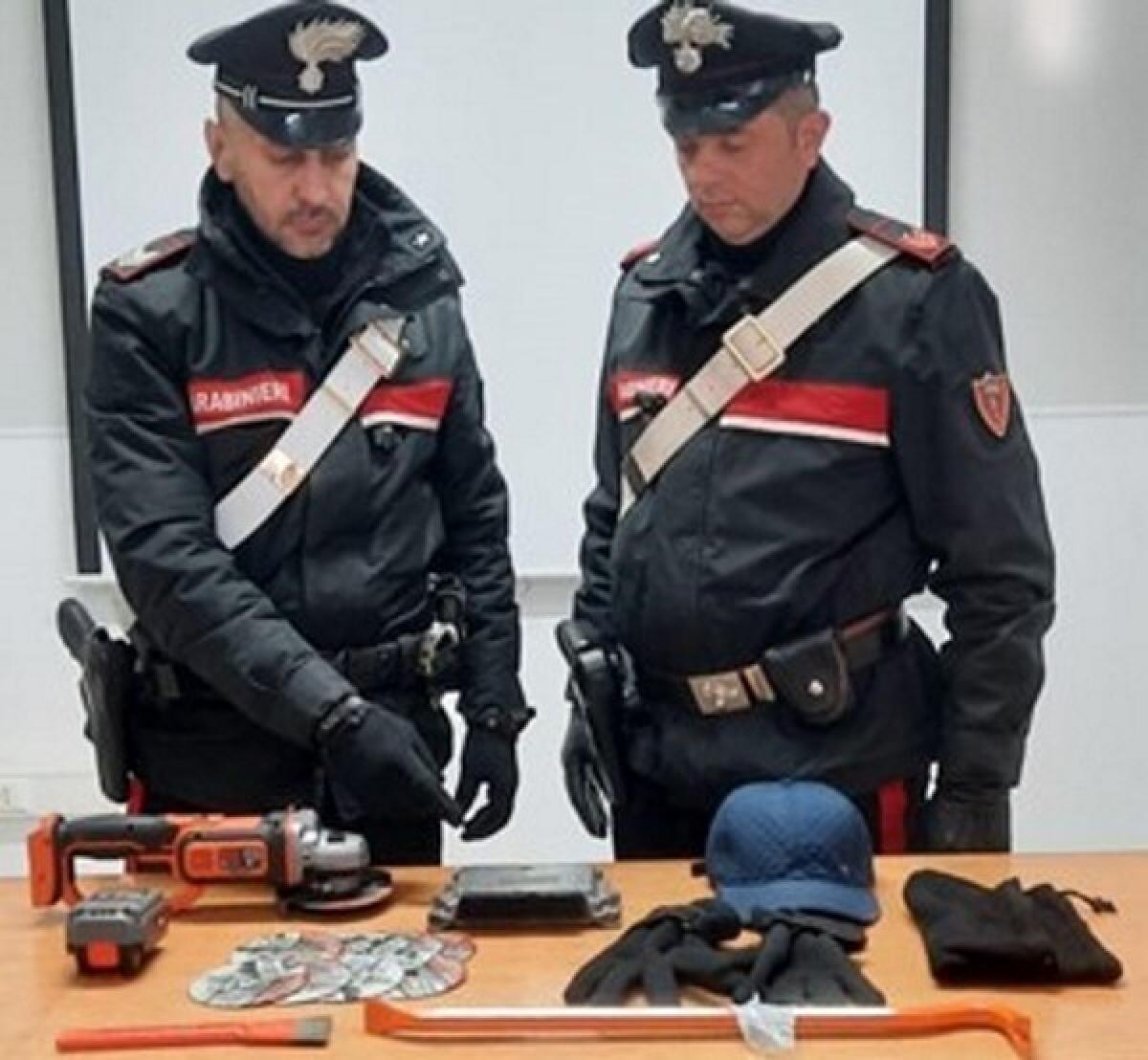 Ramacca: 22enne arrestato dai Carabinieri per furto aggravato e possesso ingiustificato di chiavi e grimaldelli - 
