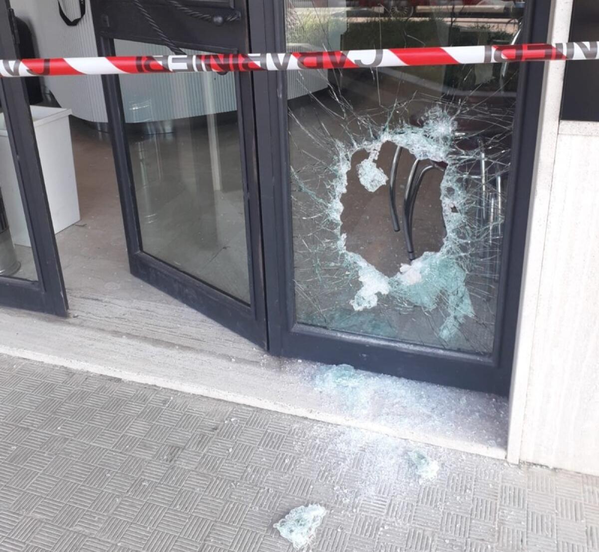 Caltagirone: in un mese oltre 40 furti alle attività commerciali, la Confcommercio chiede più controlli da parte delle Forze dell'Ordine - 