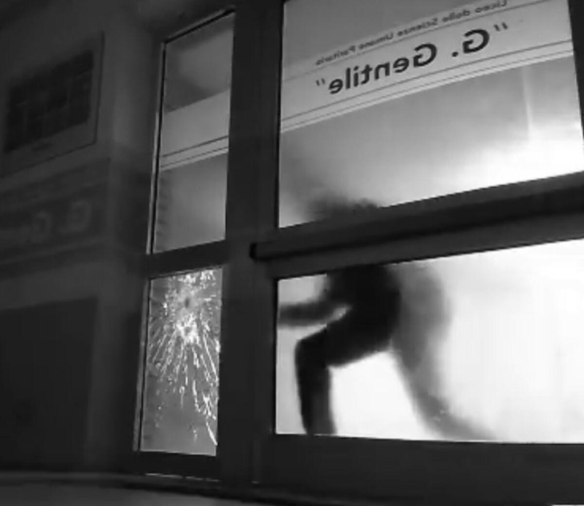 Caltagirone: quattro scassi in cinque mesi, preso di mira un istituto paritario nel centro storico della città - 