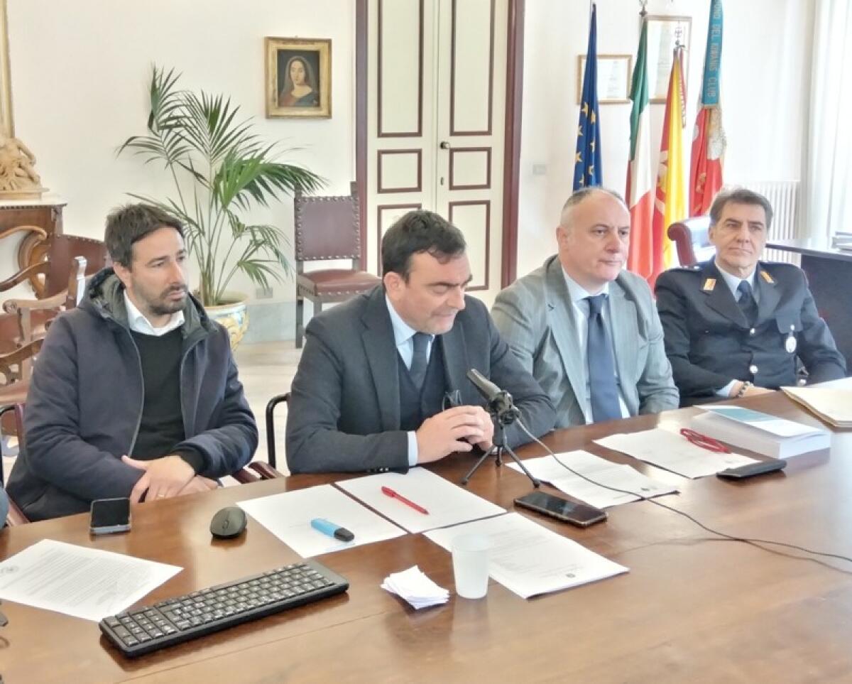Caltagirone: arrestati i due presunti autori dei raid ai distributori automatici di snack e bevande. Controlli straordinari anche nei prossimi giorni - 