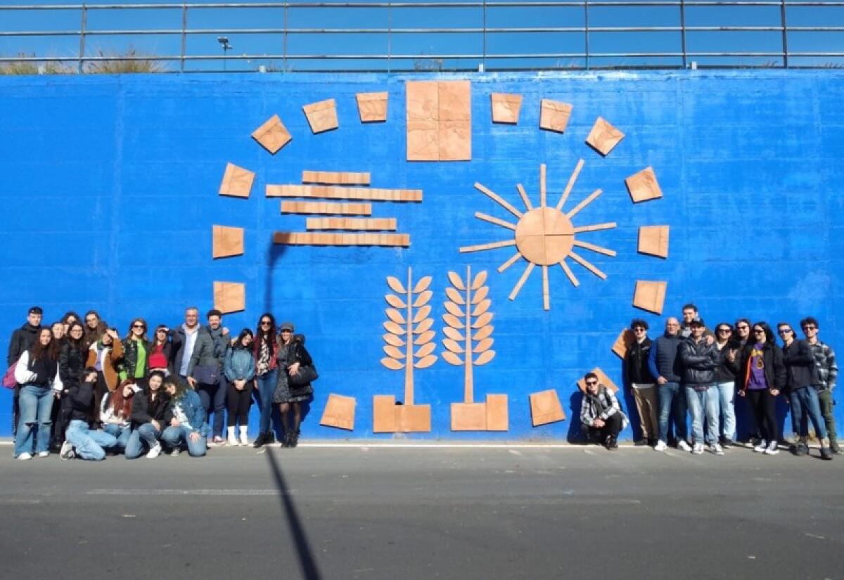 Inaugurata "La Porta delle farfalle" realizzata anche dagli studenti dell’Istituto Superiore "Bonaventura Secusio" di Caltagirone - 
