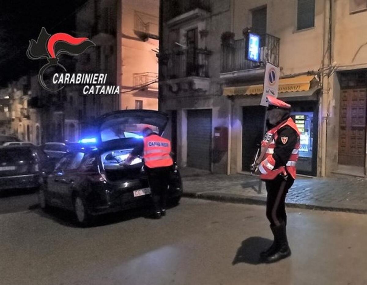 Caltagirone: controlli dei Carabinieri, ritirata una patente di guida e denunciato un 32enne per detenzione di stupefacenti - 