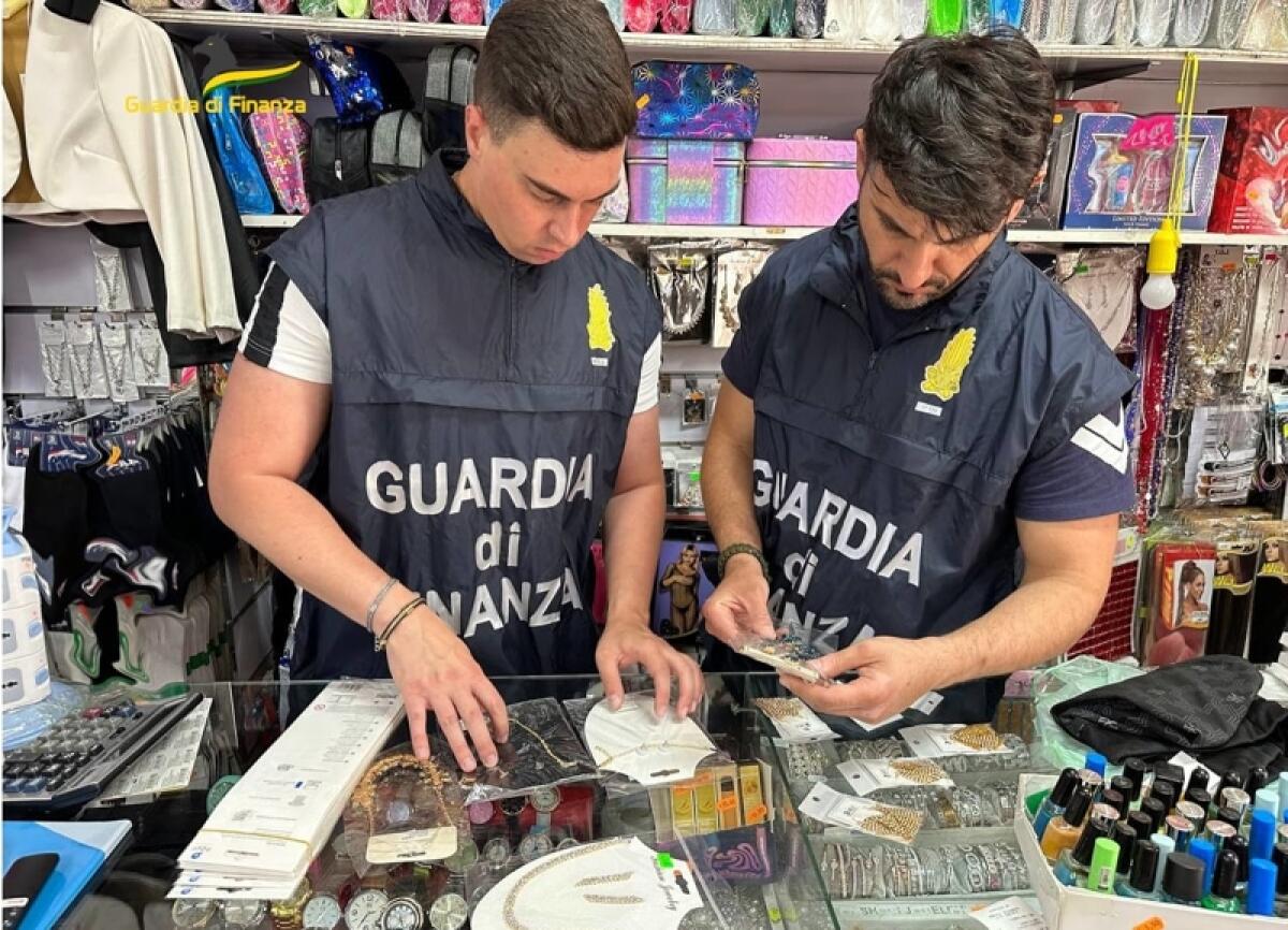 Ramacca: 35mila prodotti, non conformi alle vigenti normative, sequestrati dai Finanzieri della Compagnia di Caltagirone - 