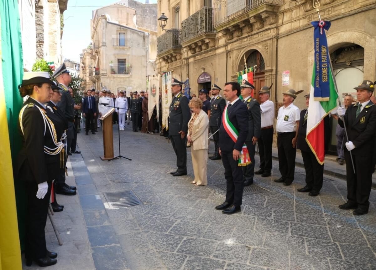 Caltagirone: una targa in  memoria del finanziere Vincenzo Rindinella morto durante lo sbarco degli Alleati in Sicilia - 