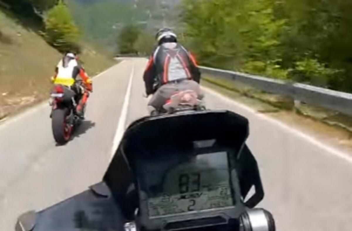 Vizzini: sulla strada statale 124, motoraduno non autorizzato, pericoloso per ciclisti e pedoni - 