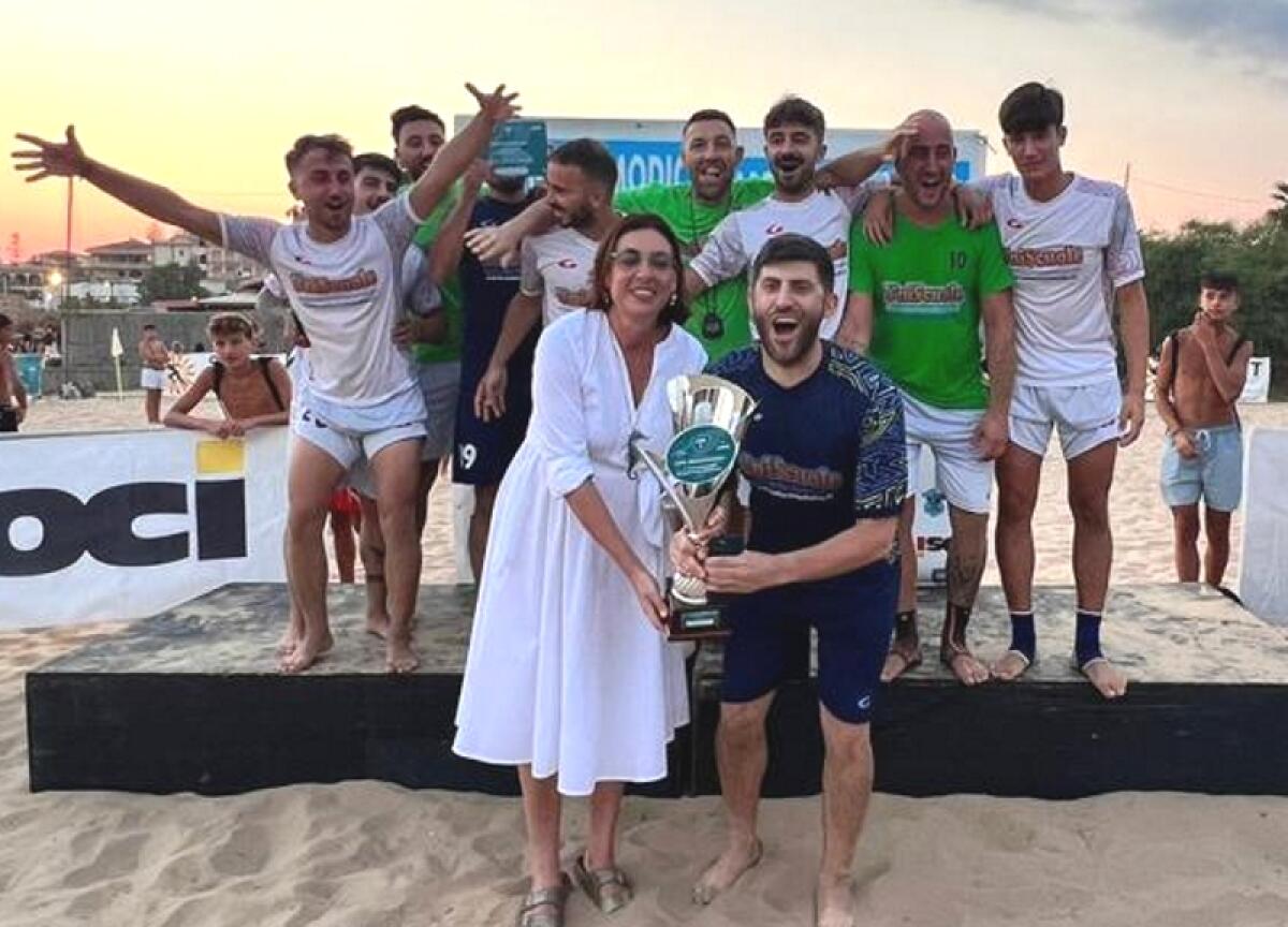 Beach soccer: UniscuoleItalia.it vince il primo campionato regionale. Ottavo posto per Qal’At Caltagirone - 