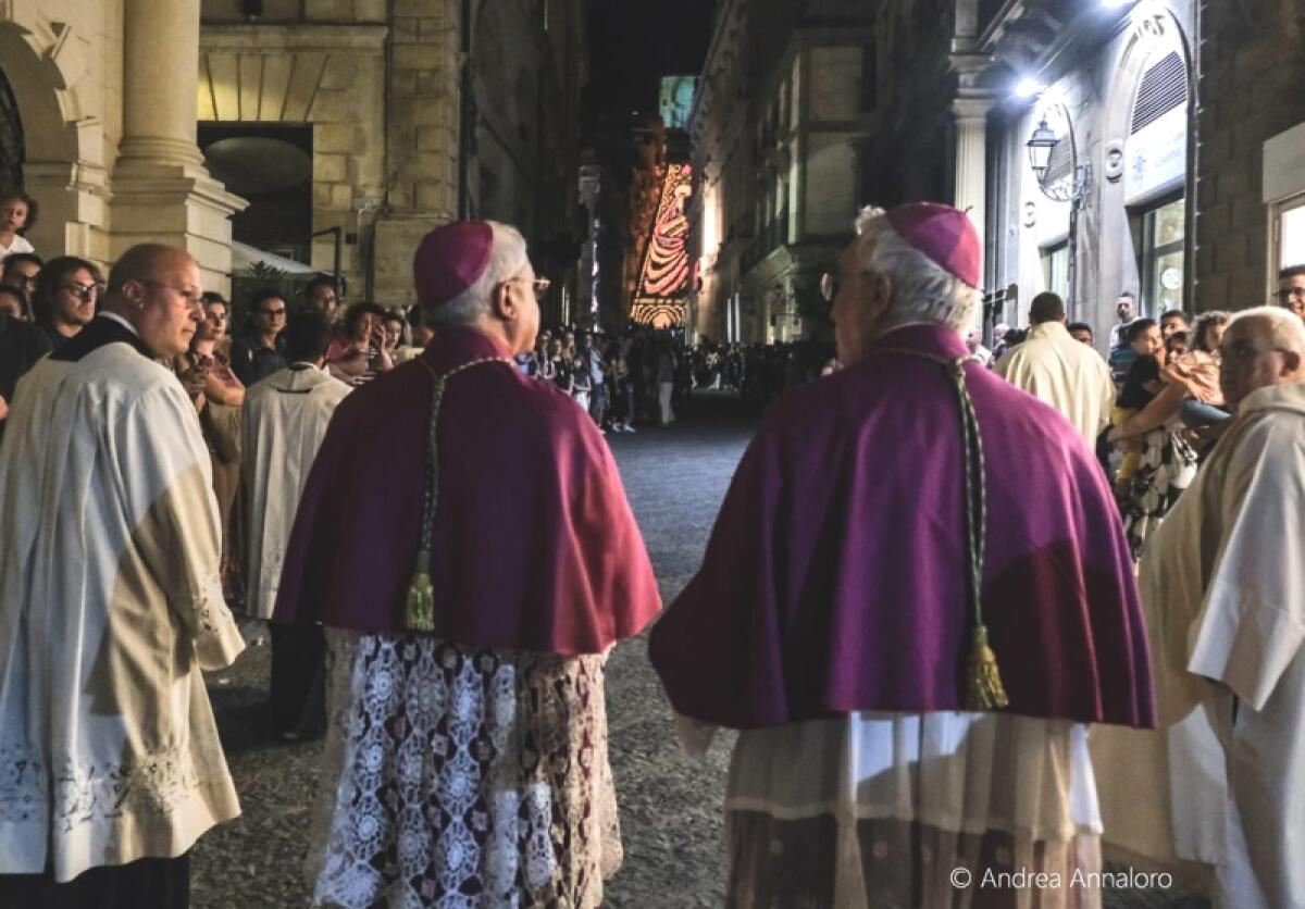 Caltagirone: un tripudio di colori per la Scala Illuminata del 14 e 15 agosto - 