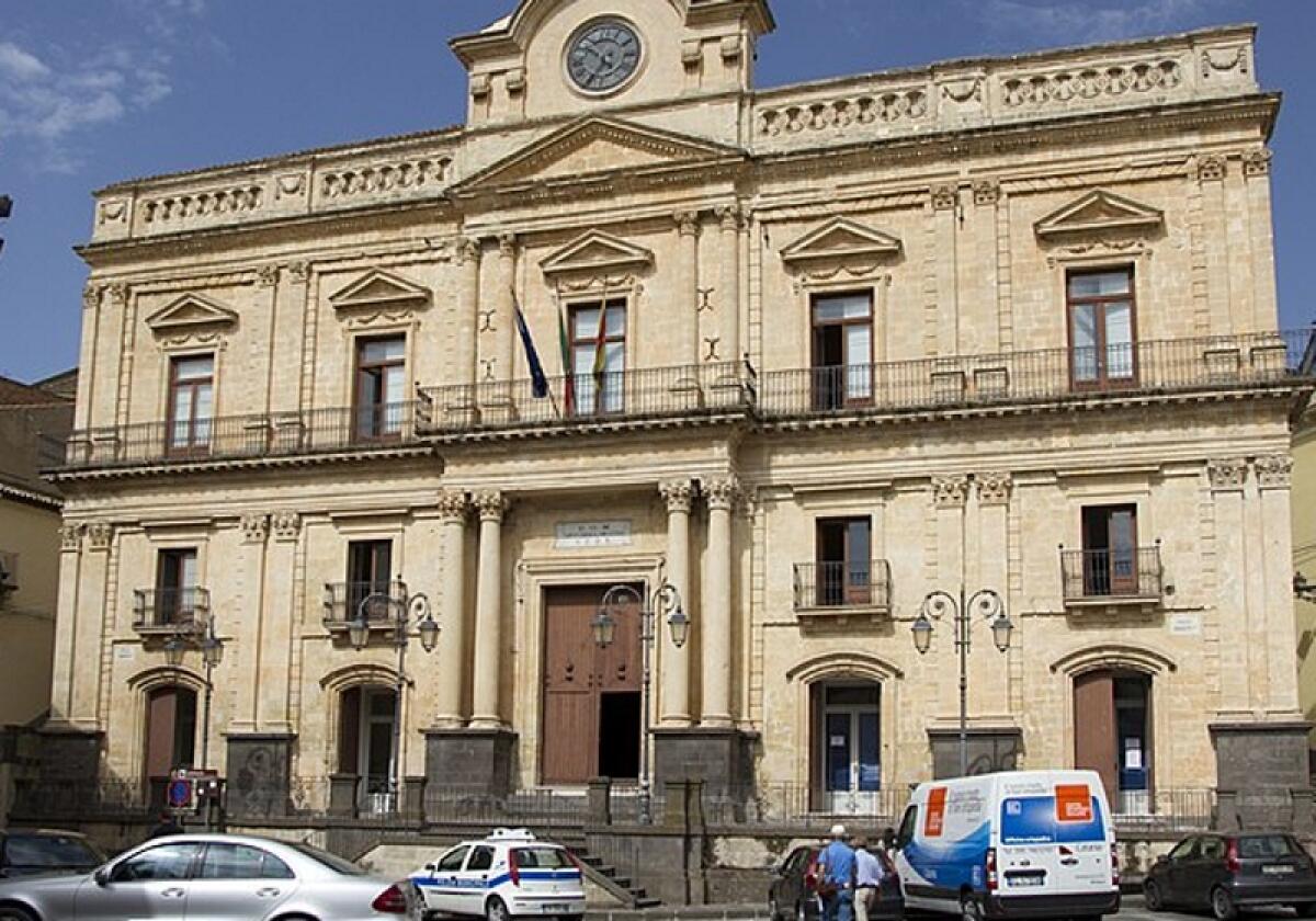 Vizzini: l'opposizione va all'attacco della maggioranza e della giunta municipale - 