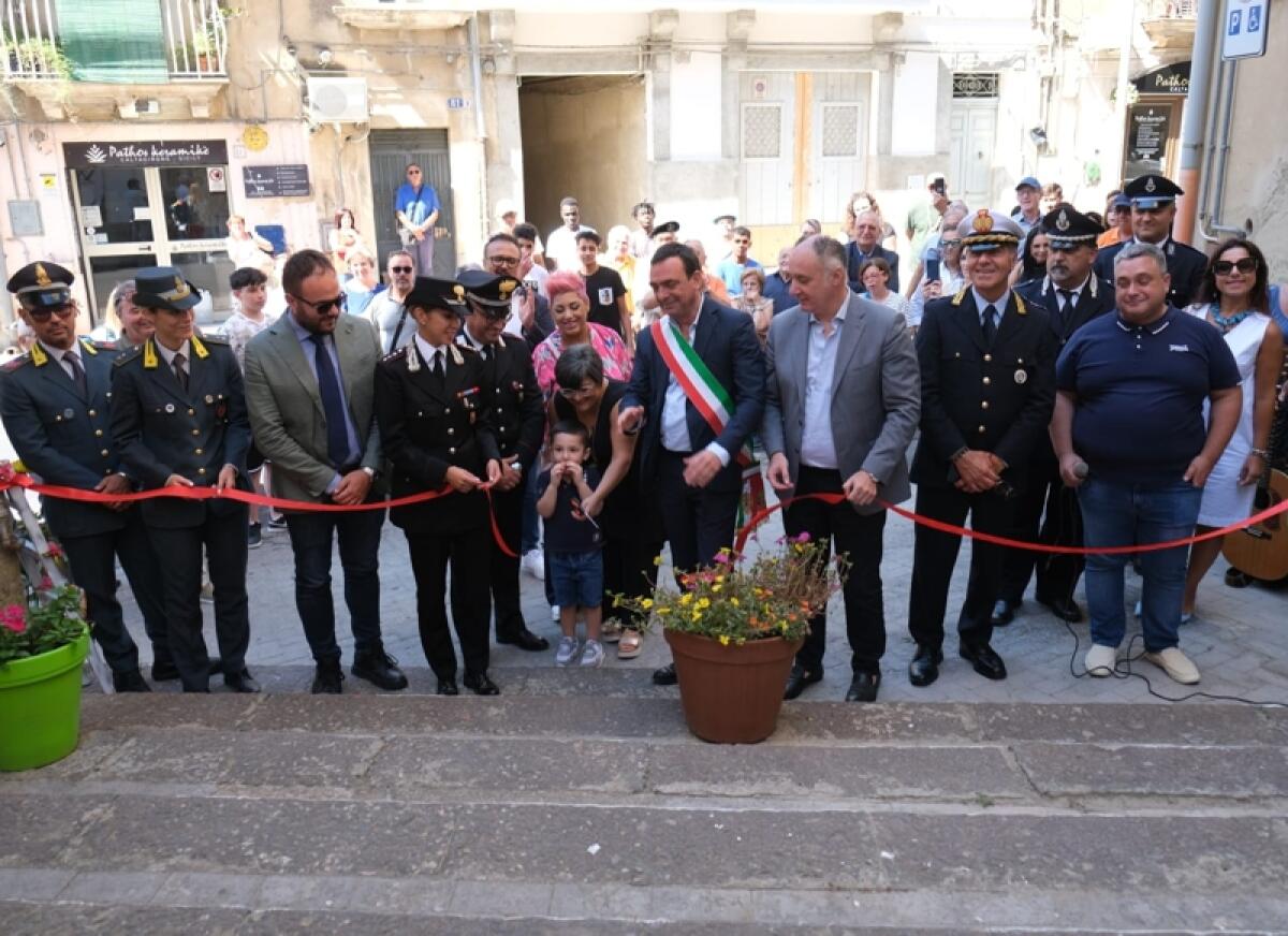 Caltagirone: inaugurata la "Scala della legalità", in via Paglia, nel quartiere Sant'Orsola - 