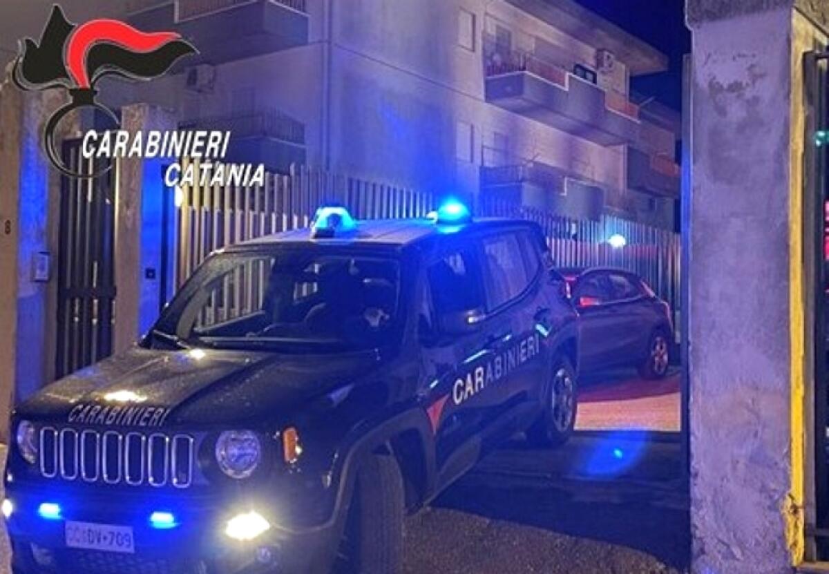 Mirabella Imbaccari: 33enne arrestato dai Carabinieri per aver aggredito la compagna alla presenza dei tre figli minori - 