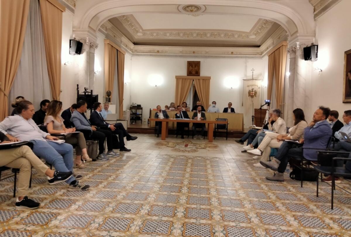 Caltagirone: ok alle nuove tariffe della Tari, chiesto un Consiglio comunale straordinario sulla mancata presentazione di un’ipotesi di bilancio stabilmente riequilibrato - 