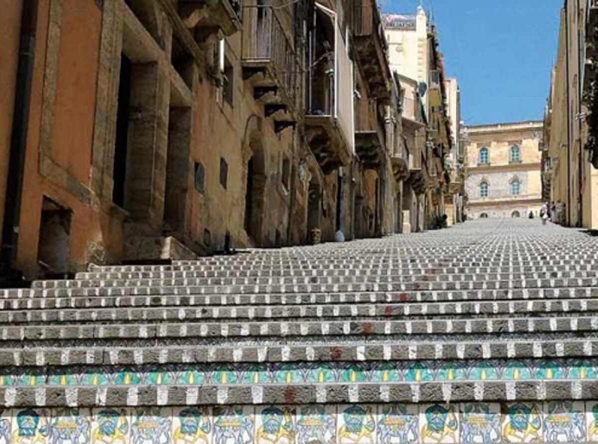Caltagirone: domenica 15 ottobre illuminazione straordinaria della Scala Santa Maria del Monte - 