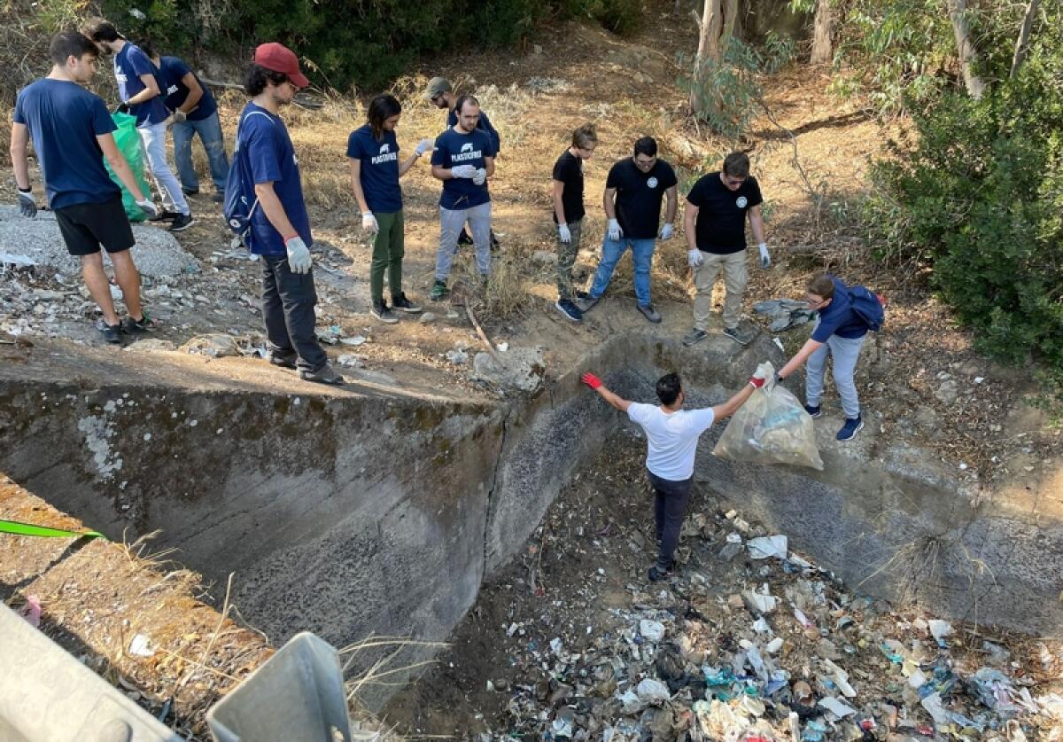 Nel bosco di Santo Pietro, con l'iniziativa "Clean up", raccolti 2230 kg di rifiuti - 