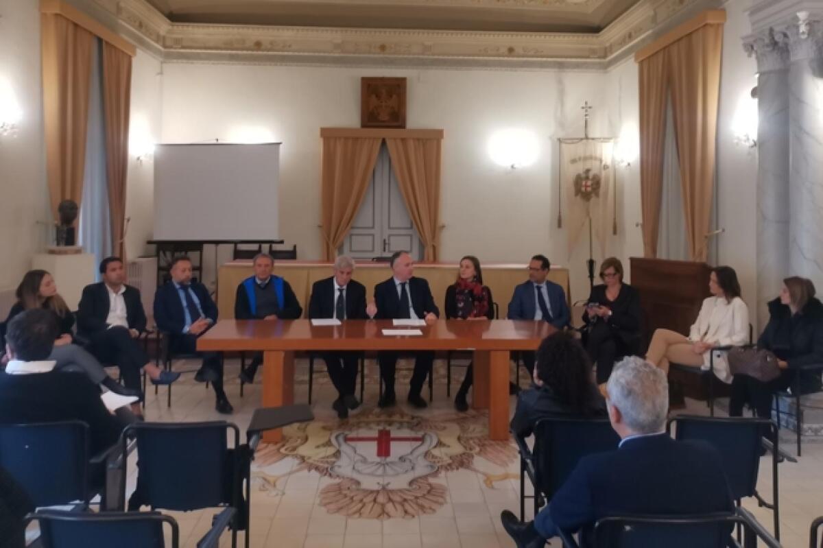 Caltagirone, violenza sulle donne: stipulata intesa di rete tra i comuni del Calatino - 