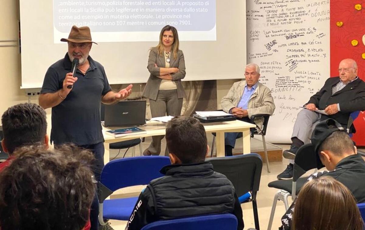 Grammichele: "lezione di educazione civica" del liceo artistico "R. Libertini" - 