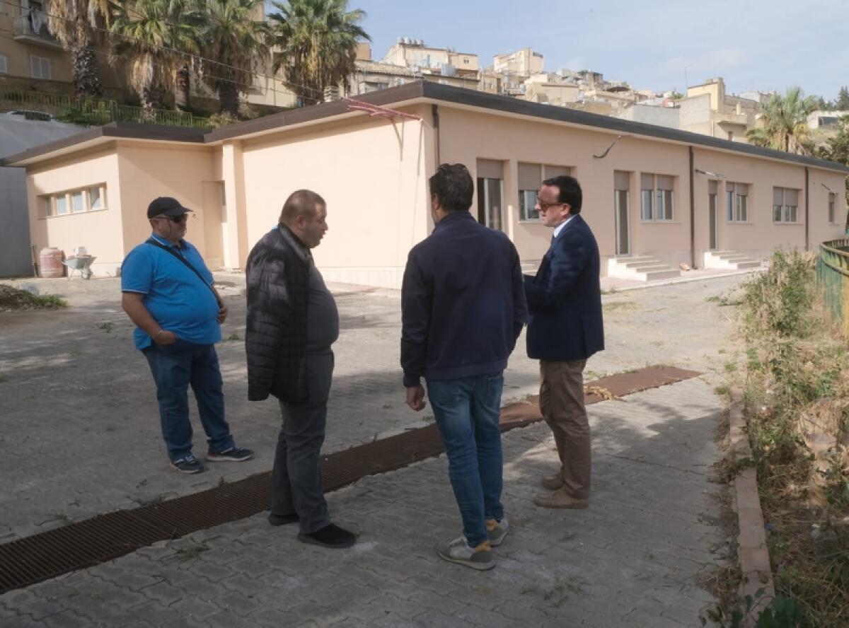 Caltagirone: entro la fine di quest'anno saranno completati i lavori nell'ex edifico scolastico di via Amoroso - 