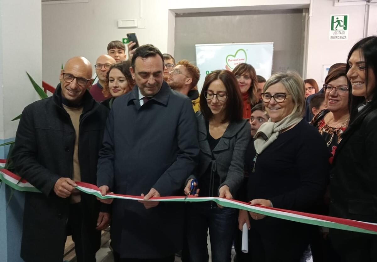 Caltagirone: all'Istituto comprensivo "Montessori" consegnato il dispositivo di sanificazione e igienizzazione dell'acqua - 