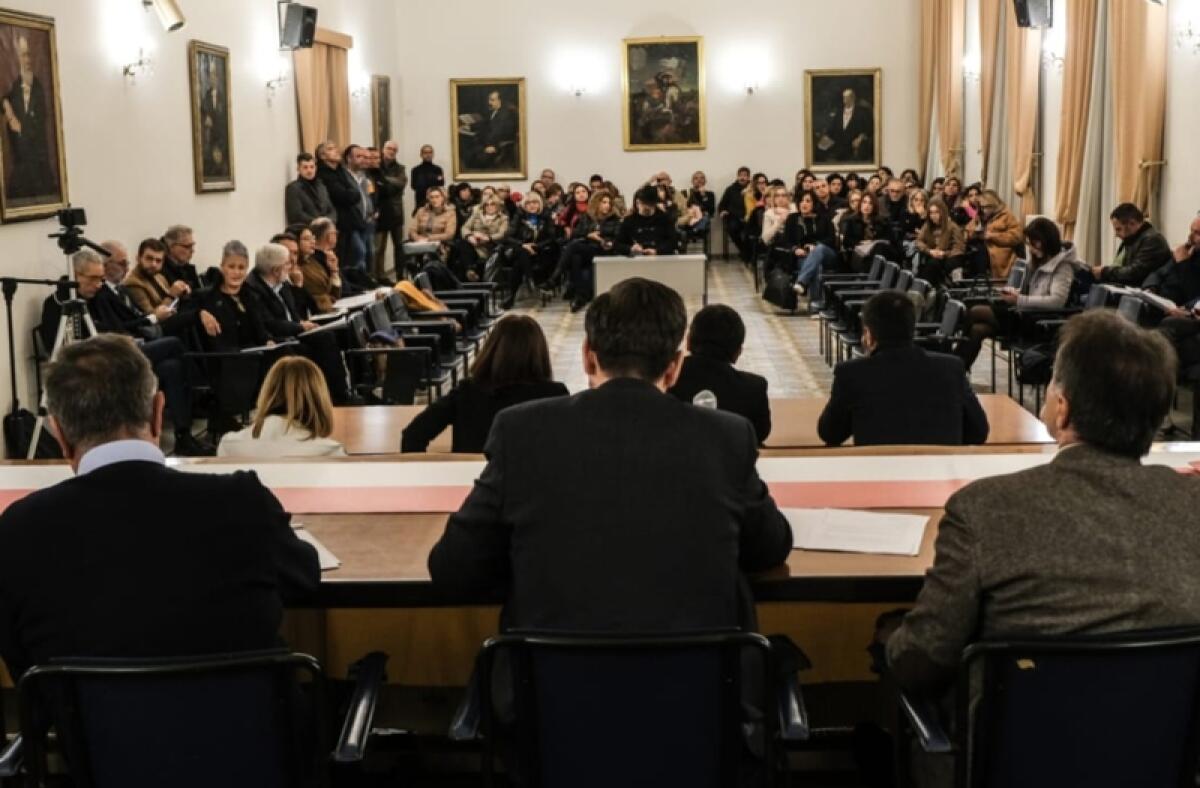 Caltagirone: ok del Consiglio comunale alla mozione sul dimensionamento scolastico presentata dal centrodestra - 