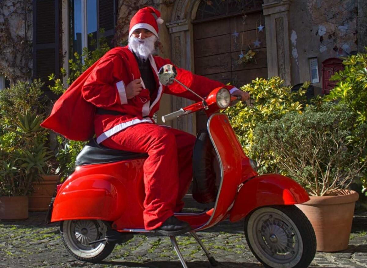 Caltagirone: domenica 10 dicembre la giornata di solidarietà con Babbo Natale in Vespa - 