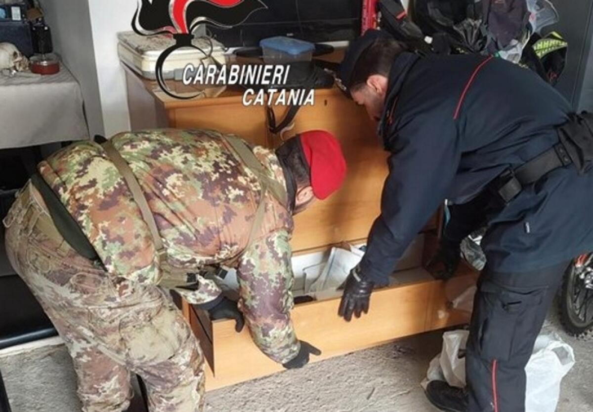 Mazzarrone: arrestati dai Carabinieri due fratelli di 22 e 24 anni per detenzione ai fini di spaccio di sostanze stupefacenti - 