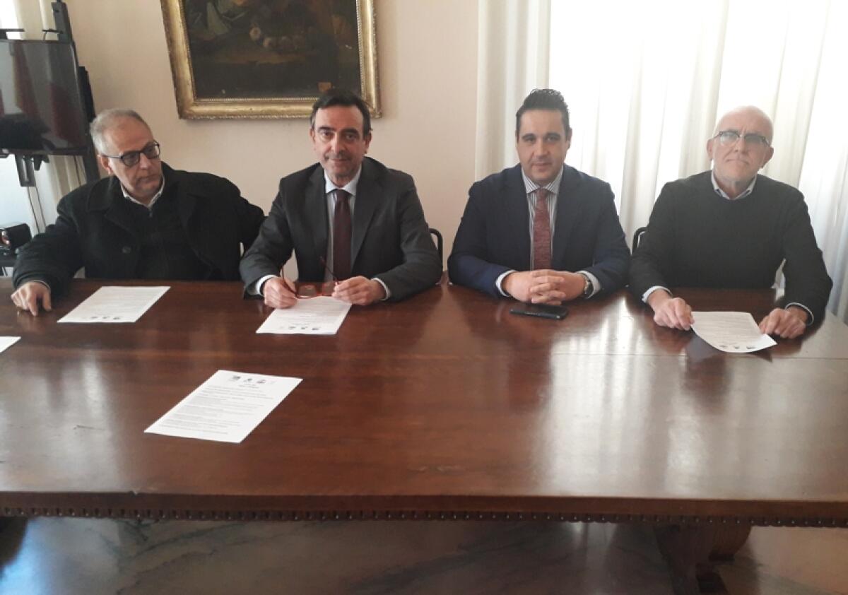 Caltagirone: "Cocci di Luce", con "cuccìa" e altre specialità natalizie, mercoledì 13 dicembre in Cattedrale - 