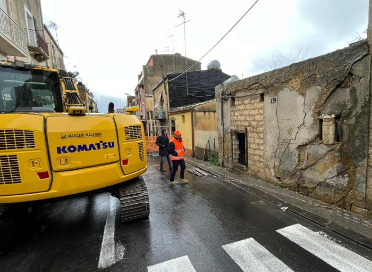 Caltagirone: edificio privato pericolante, chiusa una parte della via Circonvallazione di ponente - 