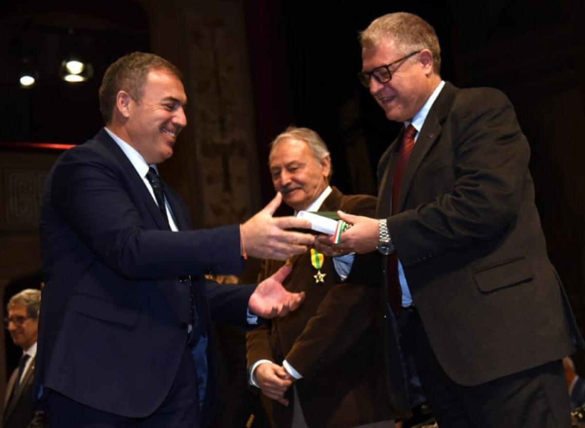 Caltagirone: Antonio Contarino, uno fra i 67 lavoratori siciliani insigniti della “Stella al merito” - 