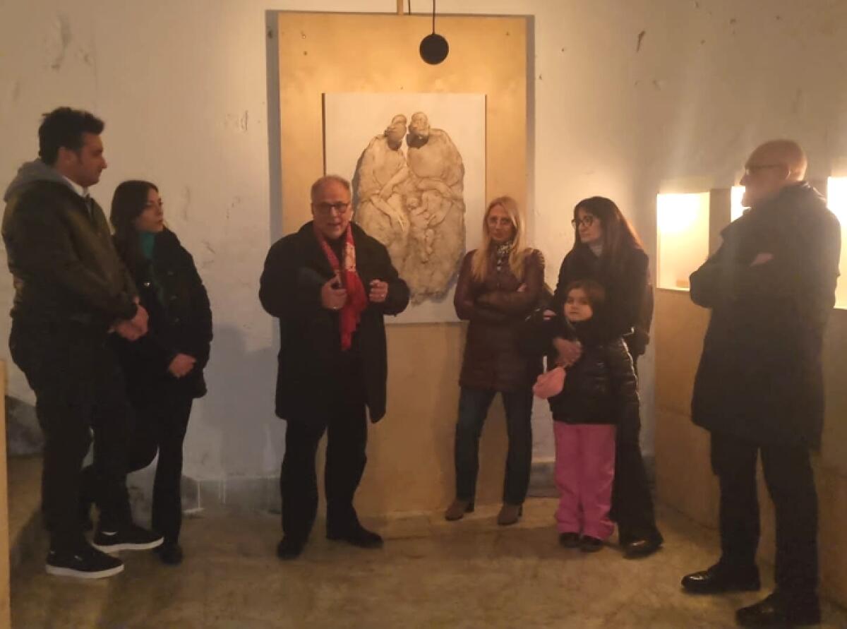 Caltagirone: di un pannello ceramico del maestro Luigi Angelico, raffigurante la Sacra Famiglia, donato alla città - 