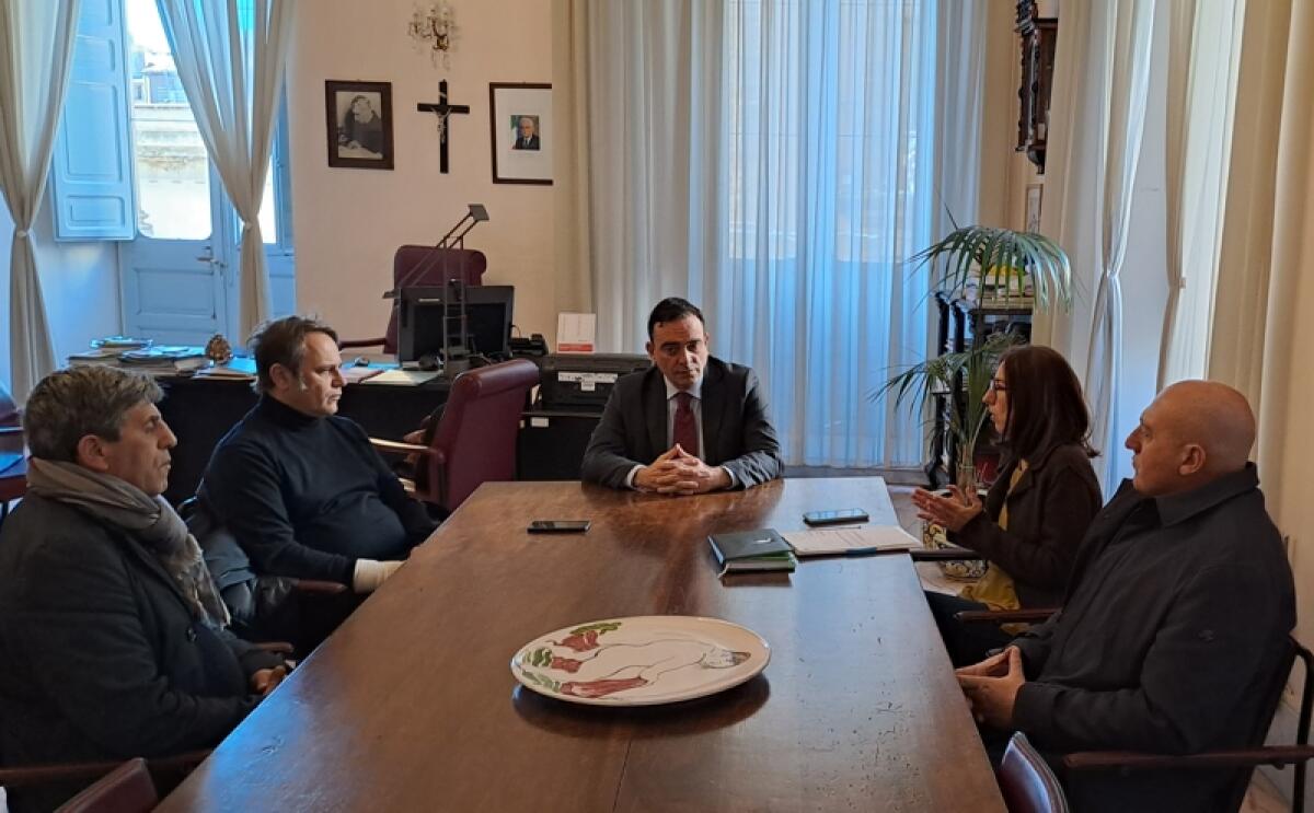 Caltagirone: un parco naturalistico che unisca il Bosco di Santo Pietro a Caltagirone,  la Sughereta di Niscemi e il Biviere di Gela - 