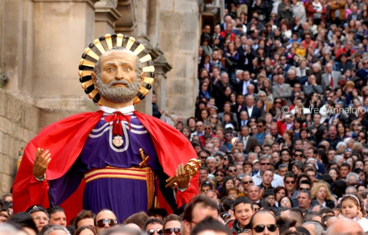 Caltagirone e gli eventi di Pasqua: il Venerdì "Santo", la "Giunta" e la "Spartenza" - 