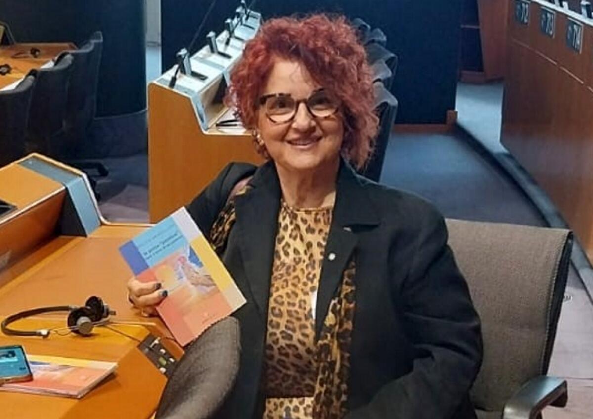 Presentato, al Parlamento Europeo di Bruxelles, il libro "Io penso positivo Diario di Bordo di una Pandemia" - 