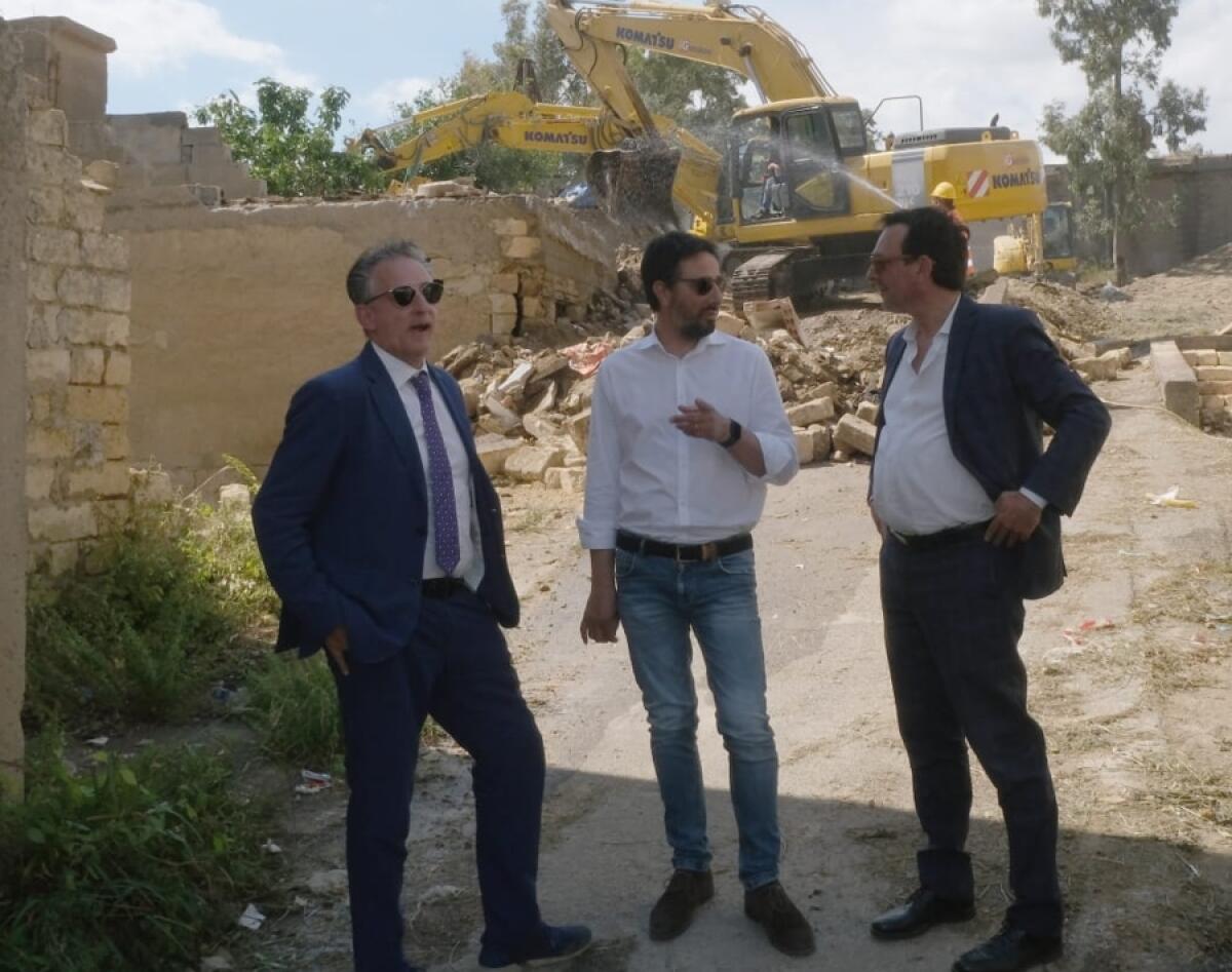 Caltagirone: cominciata la demolizione degli immobili pericolanti nel quartiere ex Matrice – Sant’Agostino - 